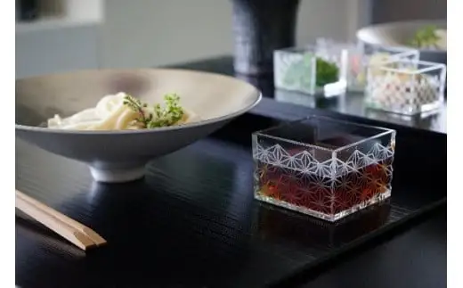 【TOMONARI】アクリル升 mas/mas（マスマス）１合枡　麻の葉【世田谷みやげ】升 食器 酒器 コップ 日用品 工芸品 インテリア アクリル お土産 小物入れ 小物 ギフト プレゼント 贈り物_0049-004-se5