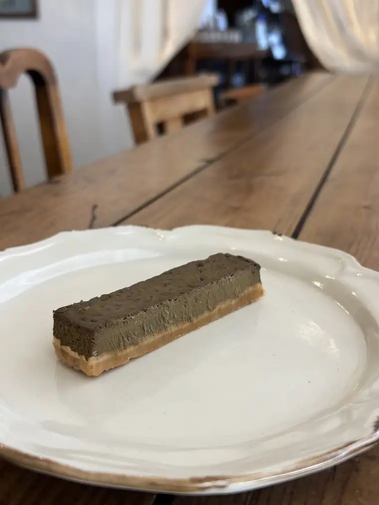 チーズスティック ほうじ茶のチーズスティック 静岡茶のチーズスティック 各4本(計8本) 食べ比べ セット 詰合せ 濃厚 芳醇 お茶の香り 国産小麦使用 お菓子 デザート スイーツ ギフト プレゼント 冷凍発送 富士市 [sf034-004]