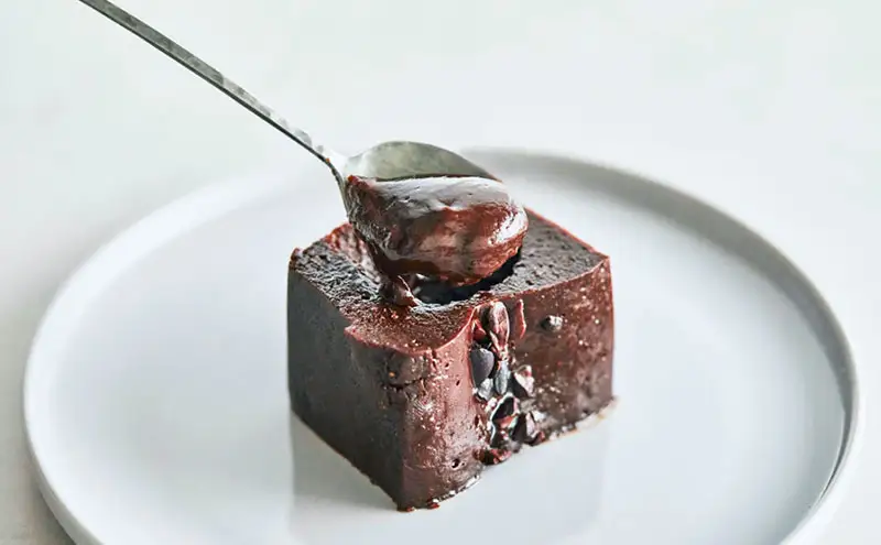 【ふるさと納税】MAISON CACAO メゾンカカオ 濃厚生ガトーショコラ 300g 驚きの口どけ 冷凍配送 神奈川県茅ヶ崎市