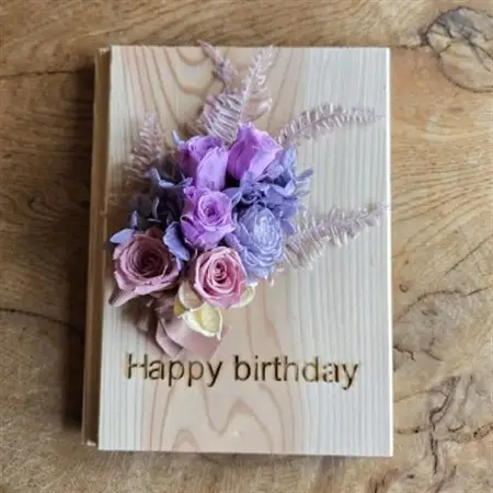 【誕生日ギフト】記憶に残る記念プリザーブドフラワー　木に想いを刻み花で彩る特別な人気の贈り物　_花・観葉植物 造花・プリザーブドフラワー 花 _【1557974】