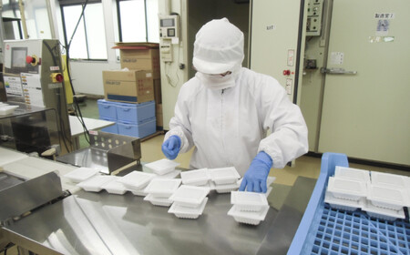 【定期便】北萩寮きたかみ納豆セット定期便 ６カ月 国内産 大豆 小粒 大粒 ?油タレ 味噌タレ 納豆 なっとう 毎月 健康 福祉 福祉支援 応援 障がい者福祉 岩手県北上市 ハートフルショップまごころ G0115