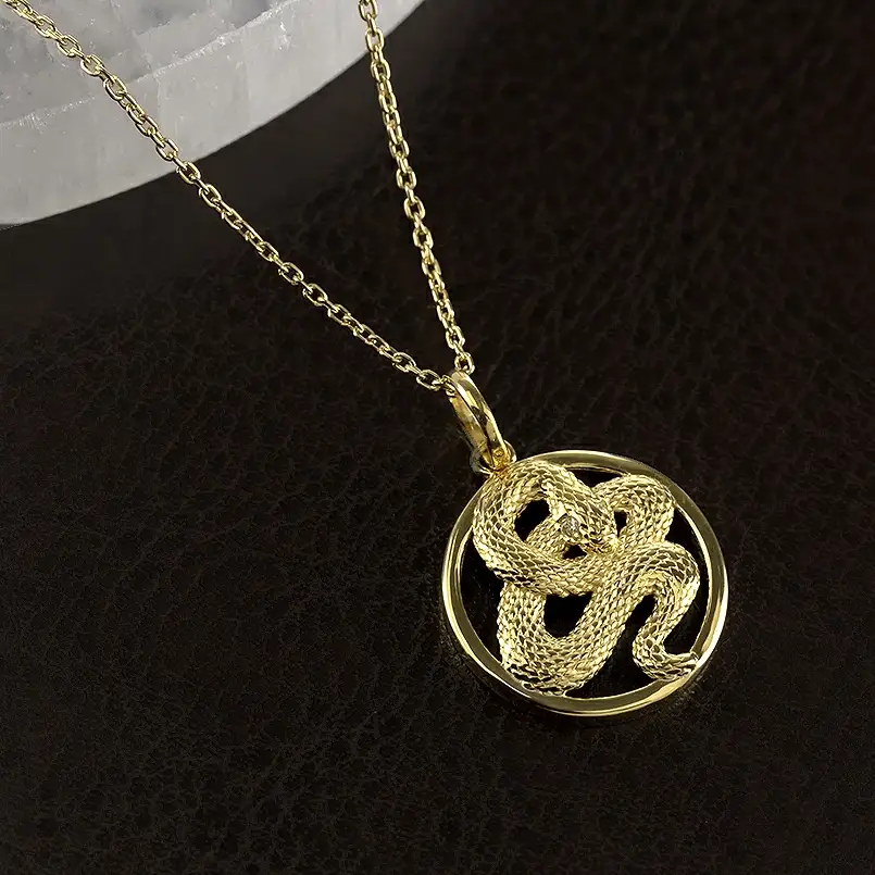 ヘビ 蛇 ペンダントトップ k18 スネーク 18金 ネックレス レディース チャーム ダイヤ 18k ゴールド ダイヤモンド 0.01ct ペンダント 大ぶり サークル イエローゴールドK18 干支 巳年 ジュエリー シンプル 人気241017sh203dy SWAA232