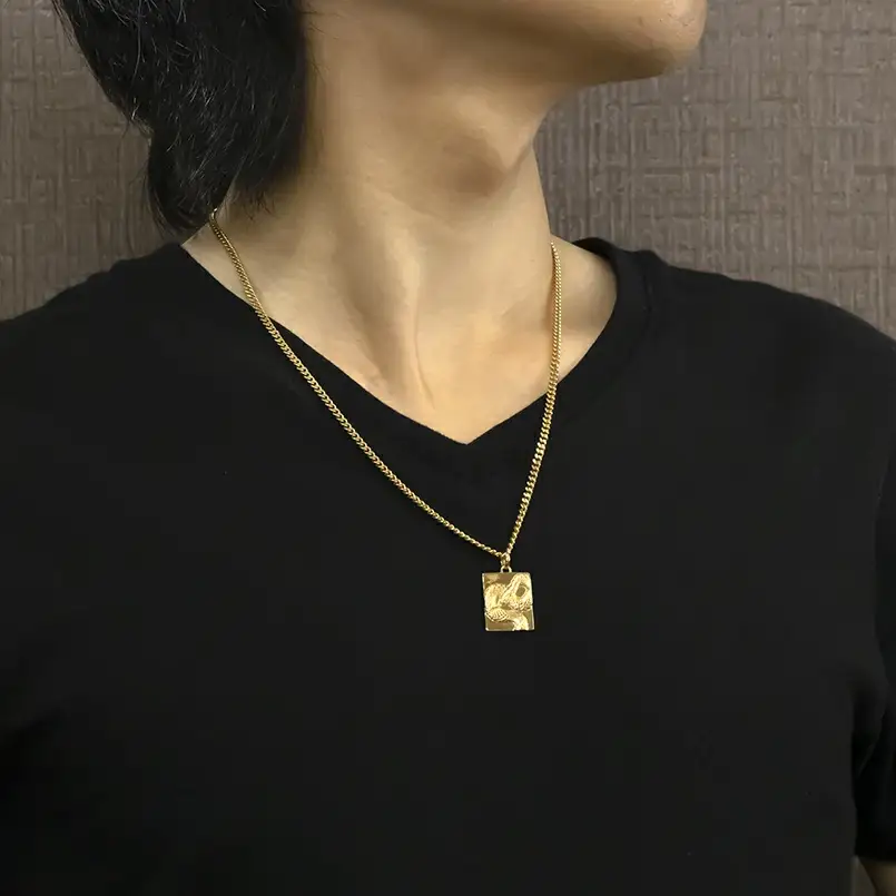 ヘビ 蛇 ペンダントトップ k18 スネーク 18金 プレート ネックレス メンズ ダイヤ 喜平 18k ゴールド ダイヤモンド 0.005ct ペンダント 大ぶり イエローゴールドK18 干支 巳年 ジュエリー シンプル 人気　241017sh202dym SWAA233