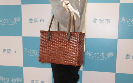 かごバッグ 柳かご（角） / 籠バッグ 豊岡 杞柳細工 伝統工芸士作 伝統工芸品 柳染め かご バッグ カバン 自家栽培 柳 天然素材 高級 おしゃれ 和テイスト 大人 手作り ハンドメイド 日本製 レディース