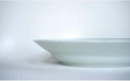 有田焼 ホワイト＆レリーフ ペア 22.5cm プレート【香蘭社】食器 うつわ 器 白磁 白い食器 シンプル ギフト 結婚祝い レンジOK 食洗器OK A35-303