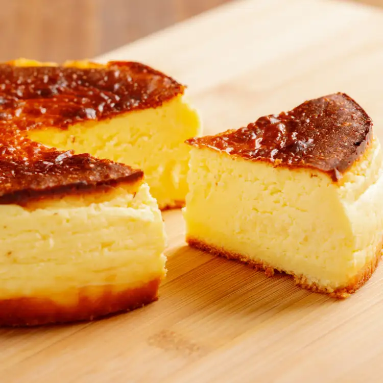 3種のケーキセット（スフレロールケーキ・バスク風チーズケーキ・バスク風チョコレートチーズケーキ） SRMJ095