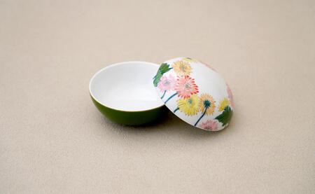 有田焼 ボンボニエール（ガーベラ / イエロー系）職人舎 【伝統工芸士・松尾せつ子】食器 器 うつわ 染付 花柄 ジュエリーボックス 菓子箱 伝統工芸 手描き イエロー 黄 工業組合 A120-38