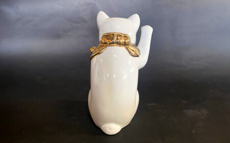 【瀬戸焼】江戸猫 ホワイト 本金 右手上げ 19cm 化粧箱入り【スズカ】 / 招き猫 インテリア 雑貨 置き物 開運 / 瀬戸市 [BBDJ001]