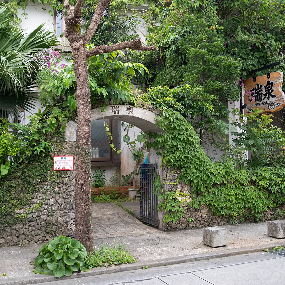 【琉球泡盛】瑞泉おもろ10年1升瓶・瑞泉古酒43度1升瓶　飲み比べ