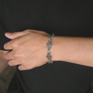 small iron cross bracelet スモール アイアン クロス ブレスレット ｜ 腕輪 シルバー アクセサリー 十字架 モチーフ 925 ブレス ハンドメイド ジュエリー アクセ ファッション 人気 シンプル ギフト プレゼント 年末年始 お中元 お歳暮 内祝い 快気祝い