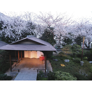 【あたみ石亭 別邸 桜岡茶寮】平休日1泊2食付ペア宿泊券《和室10畳＋8畳》