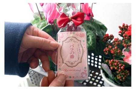 薔薇のお香 ミニ寸線香 お線香 線香 お香 バラ 香り 薔薇 煙控えめ 煙が少ない 微煙 ミニ寸 短い 線香ギフト 自宅用 家庭用 贈答用 国産 日本製 お供え ギフト お墓参り用 ご法要 ご供養 贈り物 (F08-010)