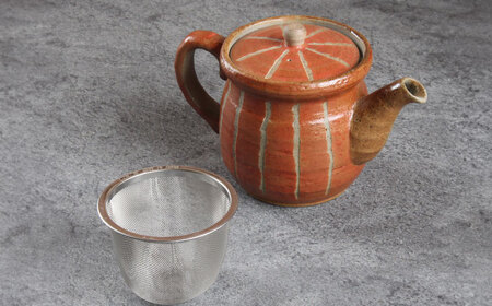 【瀬戸焼】 「舞陶館」　線彫　ポット急須・赤色（金網茶こし付）１個 【松本陶器株式会社】/ 急須 ポット / 瀬戸市[BBDX008]