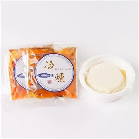 スモークサーモン(60g×2パック)×ナチュラルチーズ(140g×1パック)セット【配送不可地域：離島】【1605681】