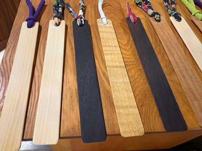 忍野工房　手作り雑貨「天然木のしおり」