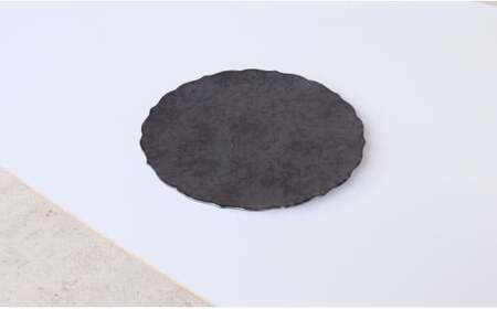 有田焼 黒サビ絞りマット 19cm 桔梗 プレート【深海三龍堂】和食器 皿 取り皿 プレート plate 艶消し 黒い皿 black A22-61