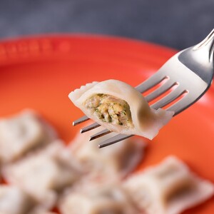 国産素材のほうれん草入りラビオリ(230g×4)《 ほうれん草 生パスタ おかず 副菜 もちもち 一口サイズ 》【2400I15937】