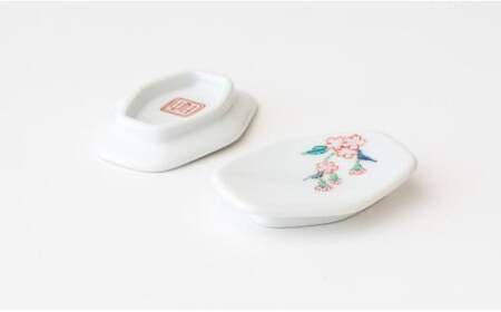有田焼 桜花文様 箸置き 3個組【肥前赤絵窯元 鷹巣】手描き 白磁 陶磁器 伝統工芸 伝統柄 A15-372