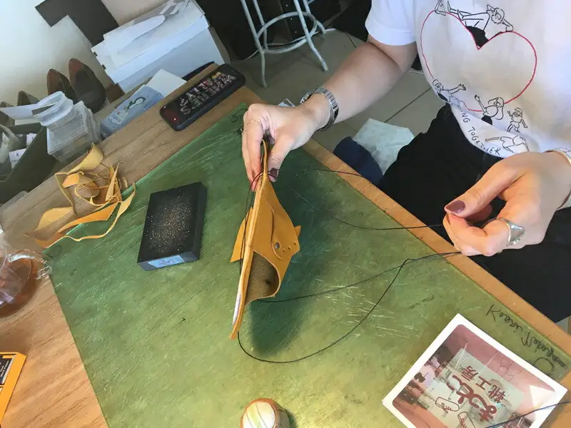 【レザーサンダル】ワークショップ体験チケット【革細工 イタリアンレザー オリジナル革履物 牛革 豚革 靴１個 ベジタブルタンニン 革細工体験　8時間程度 手作り 靴工房 工房 国産レザー 神奈川県 小田原市  チケット チケット 】