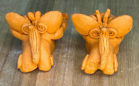 【手びねり】　お支えシーサーペア 日用品 インテリア 小物 置物 1対 陶器 焼物 やちむん 工芸品 伝統工芸 縁起物 魔除け 幸運 プレゼント ギフト 贈り物 贈答品 ふるさと 沖縄県 大宜味村