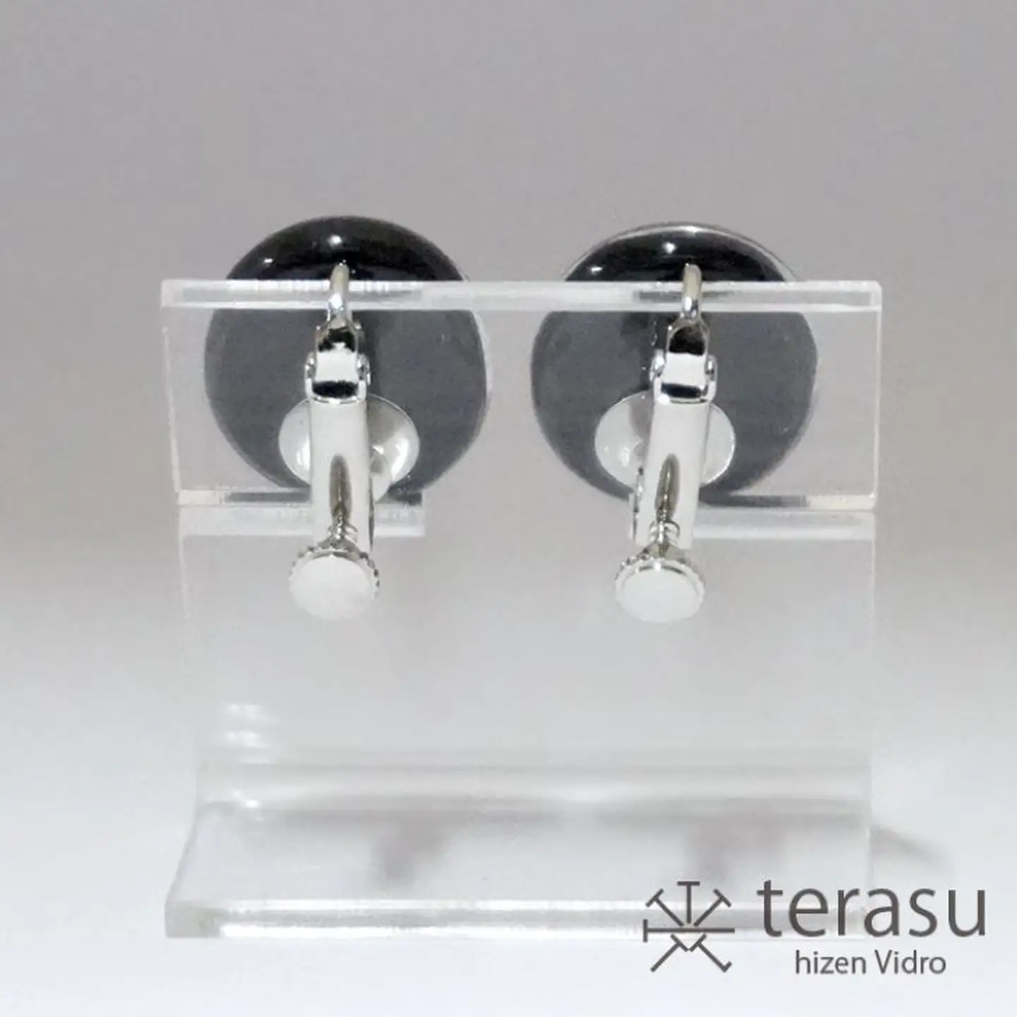 肥前びーどろイヤリング（青・楕円） 工芸品 伝統工芸品 副島硝子 ガラス アクセサリー イヤリング プレゼント ギフト 母の日 ：B320-008