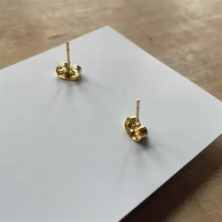 Wood Accessory　天然木の温かみを感じる職人手づくりの木とシルクつまみ細工のピアス【1630678】