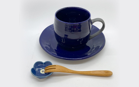 【陶器市特集】【波佐見焼】ココアマグ＆ソーサー 2色セット 赤・瑠璃色【陶芸ゆたか】[VA148]