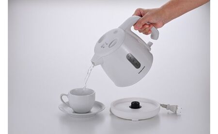 転倒湯漏れ機能付き　電気ケトル0.8L　白　電化製品 キッチン用品  電気ケトル 空だき防止機能 こぼれにくい 卓上