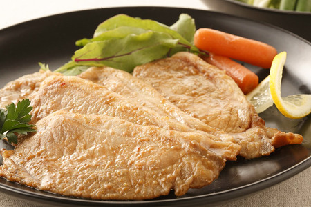 漢方三元豚モモ厚切りタレ漬け 100g×4パック 豚肉 味付き肉