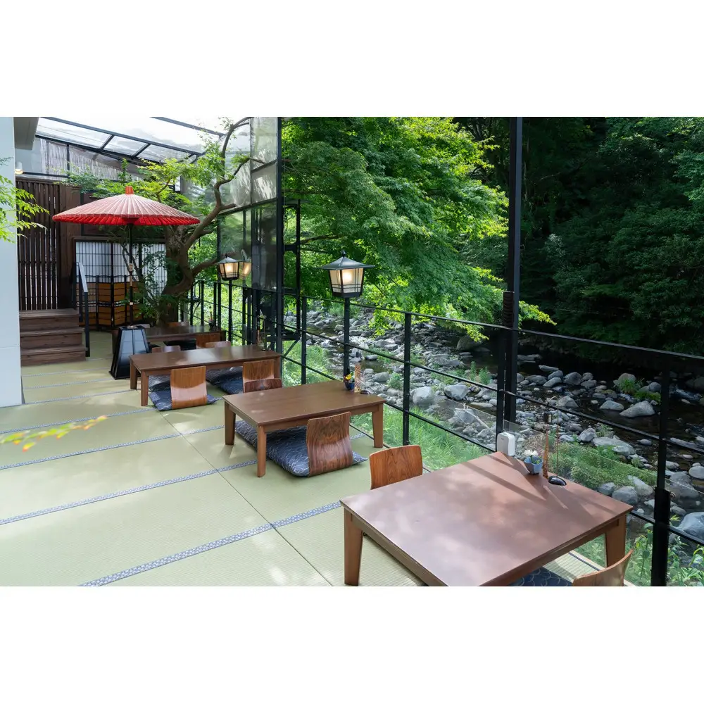 【箱根町ふるさと納税限定】川床席で食べる絶品牛なべ　絶品　「極コース」2名様分　自家製フルーツスカッシュ付！［食事券食事券］