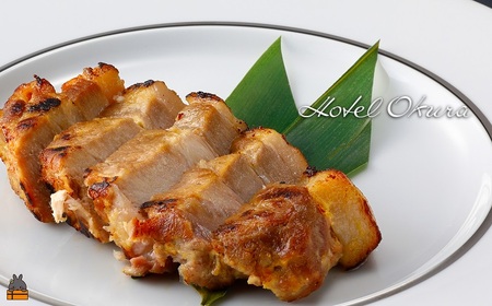 ホテルオークラエンタープライズ監修 徳之島産島豚グランドギフトA ( セット内容： 皮付きバラ肉醤油香味ソース ミミガー 西京焼き ロースハム ベーコン チャーシュー )