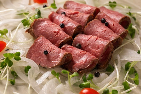 熊本県産 あか牛 ローストビーフ 300g 個包装 2個 タレ付き ソース付き ギフト 贈答用 ワイエスフード 熊本 阿蘇 南小国町 送料無料