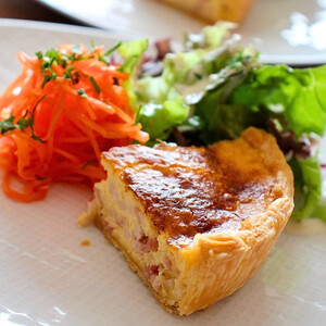 自家製 キッシュ ロレーヌ（グリエールチーズとベーコン）Quiche Lorraine (直径11cm) 約210g