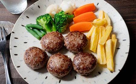 北海道産手作りジューシーハンバーグの大きさいろいろバラエティパック 無添加 ハンバーグ 肉 牛肉 豚肉 おかず 弁当 F4F-8544