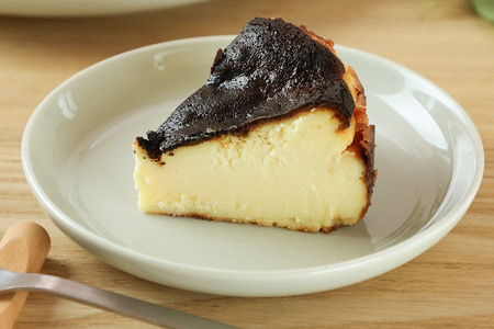 バスクチーズケーキ 18cm（700g）