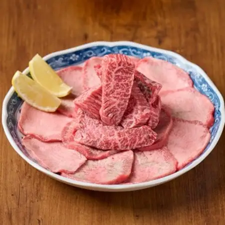 【焼肉三ちゃん】《ディナー》10,000円分お食事券(ぐるなびセレクション)【1642121】