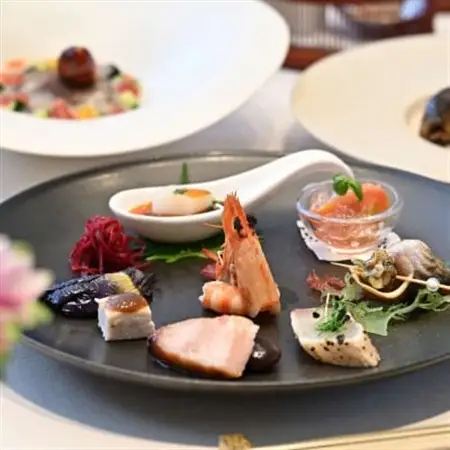 【中国料理 礼華 四君子草】《ランチ》ペアランチコース券(ぐるなびセレクション)【1642263】