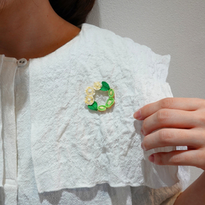 岐阜県関市産「ほらどキウイ」モチーフ伝統工芸つまみ細工のブローチ【ハンドメイド・アクセサリー】 / 金属製ブローチピン つまみ細工 伝統工芸