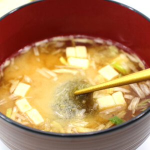 丸とろろ 個包装 とろろ昆布 100包入り 国産 昆布 使いやすい 使い切り 個包装 とろける食感 丸 とろろ うどん そば 麺類 味噌汁 お吸い物 手軽 加えるだけ 簡単 ミニパック ミニ パック お土産 お取り寄せ 北海道 函館 送料無料 _HD122-024