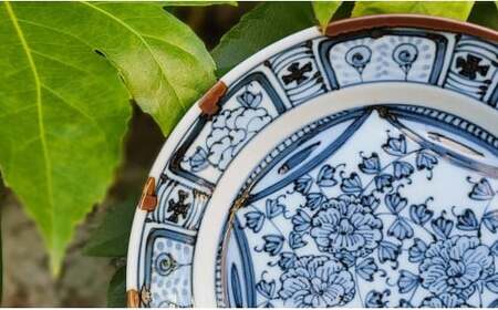 有田焼 渕錆藍華牡丹縁文様図 21cm 皿 ～華一園シリーズ～【西山錦華堂】食器 器 うつわ 皿 プレート 牡丹 手描き 50000円 5万円 A50-295