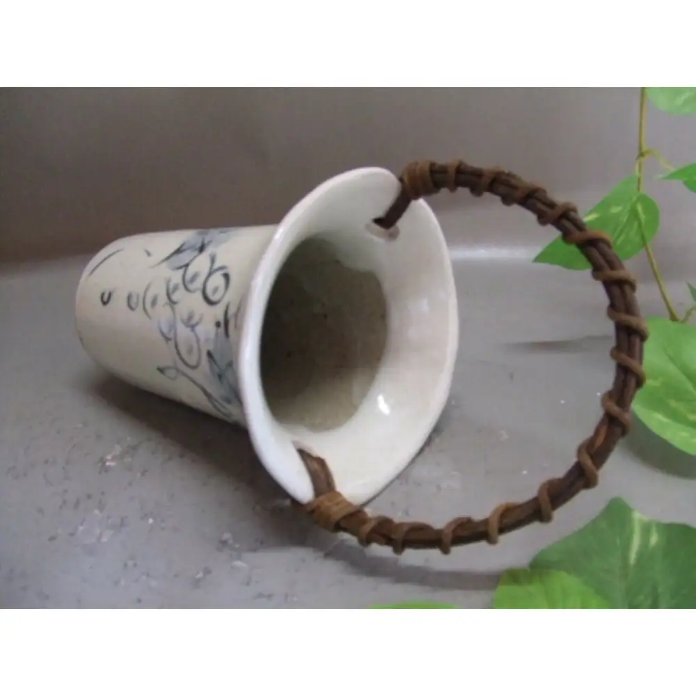 【信楽焼】つる付粉引ぶどう絵花入れ・花瓶・花器　nha-043