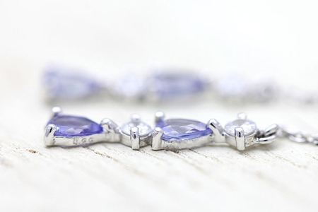 ピアス タンザナイト ペアシェイプ プラチナ PT900 ダイヤモンド 0.16ct レディース ドロップ 滴 雫 チェーンピアス 揺れる 誕生石【f090-pt】 [オーダーメイドジュエリーメイ 山梨県 韮崎市 20745204]