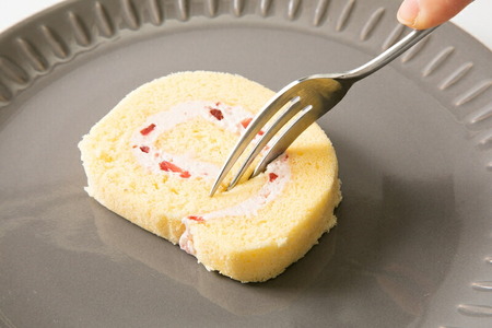  【18個入り】シェフおすすめロールケーキ6種の詰め合わせ　（しあわせロール・チョコ・カフェ・季節のおすすめ3種）×各3個【 ロールケーキ スイーツ お菓子 神奈川県 南足柄市 】