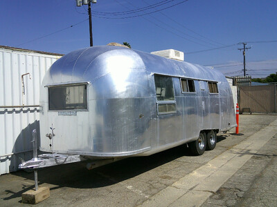 DJ-001_Airstream アメリカンキャンピングトレーラー エアストリームハンター オリジナル（標準仕様）