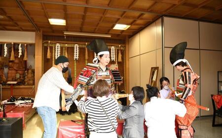 【標準プラン】太鼓でお出迎え！鎧に着替えて、村上海賊ゆかりの因島最古の神社で鎧武者等祈願体験 （約2時間のコース）大人（13歳～）1名、子供（5歳～12歳）1名