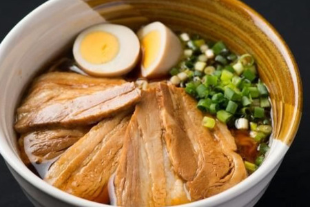 【三代目！肉工房 松本秋義】まっ黒煮豚400g×4 [吉田ハム工場 静岡県 吉田町 22424665] 