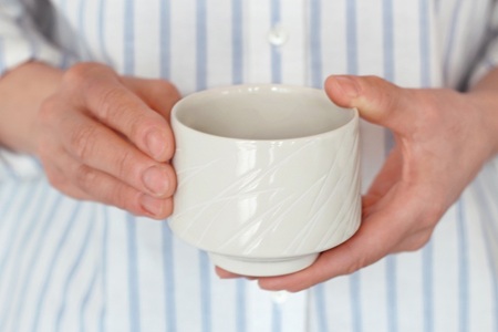 【Mustakivi】TUULI カップ WHITE｜ ムスタキビ Mustakivi むすたきび MUSTAKIVI Marimekko マリメッコ デザイナー 砥部焼 北欧 キッチン 食器 食器 湯呑 皿 ティーカップ 石本藤雄 フィンランド おしゃれ ギフト プレゼント 贈り物 テーブルウェア 数量限定 人気 おすすめ 愛媛県 松山市 送料無料【IYT072】