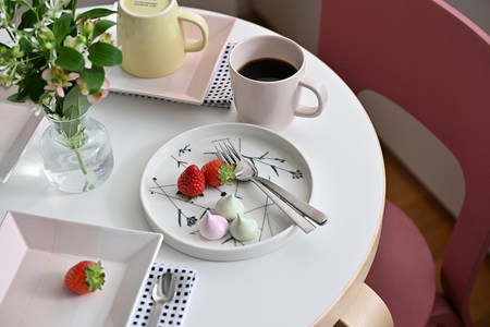 【Mustakivi】 MUKI マグカップ YELLOW｜ ムスタキビ Mustakivi むすたきび MUSTAKIVI Marimekko マリメッコ デザイナー 砥部焼 北欧 キッチン 食器 食器 湯呑 皿 ティーカップ 石本藤雄 フィンランド おしゃれ ギフト プレゼント 贈り物 テーブルウェア 数量限定 人気 おすすめ 愛媛県 松山市 送料無料【IYT073】