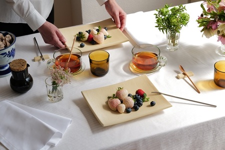 【Mustakivi】SOBA プレート BEIGE｜ ムスタキビ Mustakivi むすたきび MUSTAKIVI Marimekko マリメッコ デザイナー 砥部焼 北欧 キッチン 食器 食器 湯呑 皿 ティーカップ 石本藤雄 フィンランド おしゃれ ギフト プレゼント 贈り物 テーブルウェア 数量限定 人気 おすすめ 愛媛県 松山市 送料無料【IYT067】