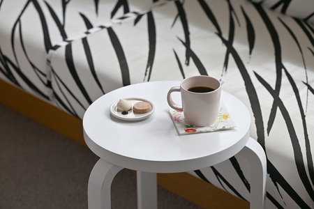 【Mustakivi】 MUKI マグカップ PINK｜ ムスタキビ Mustakivi むすたきび MUSTAKIVI Marimekko マリメッコ デザイナー 砥部焼 北欧 キッチン 食器 食器 湯呑 皿 ティーカップ 石本藤雄 フィンランド おしゃれ ギフト プレゼント 贈り物 テーブルウェア 数量限定 人気 おすすめ 愛媛県 松山市 送料無料【IYT074】